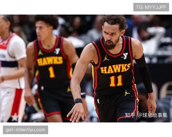 特雷·杨球场上像邻家小孩,脚上那双鞋比我一个月工资贵 特雷·杨球场上像邻家小孩,脚上那双鞋比我一个月工资贵